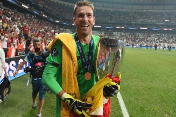 Liverpool Cari Kiper Cadangan Baru