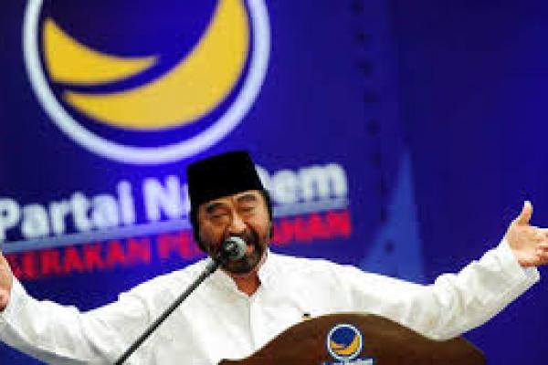 Berpakaian Adat NTT Iringi Pendaftaran Partai Nasdem NTT ke KPU 