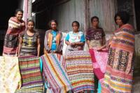   Pengrajin Tenun Ikat di NTT Merugi 