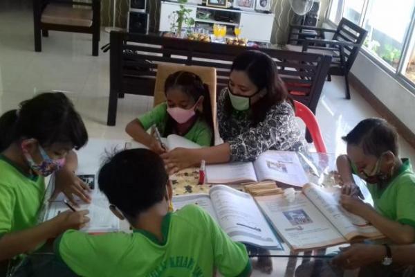  Guru SDI Bertingkat Kelapa Lima 2 Tatap Muka di Rumah
