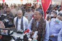 Menteri Edhy Prabowo Tanam Rumput Laut di Kupang
