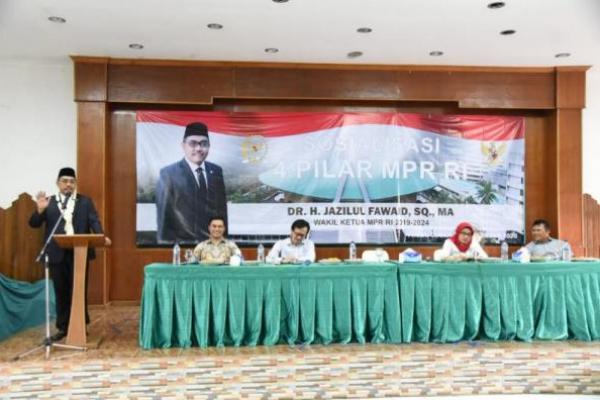 Silaturahmi ke Pesatren Al Istiqlal, Wakil Ketua MPR Ajak Santri Kawal Empat Pilar