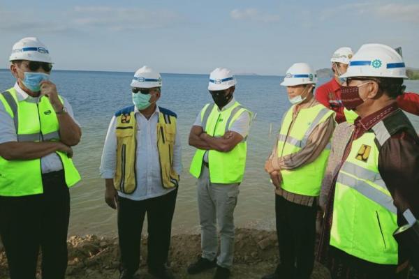 Jokowi Bangun Jalan di Labuanbajo Berstandar Nasional