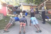 Tak Pakai Masker, Warga Sumba Disanksi Push Up