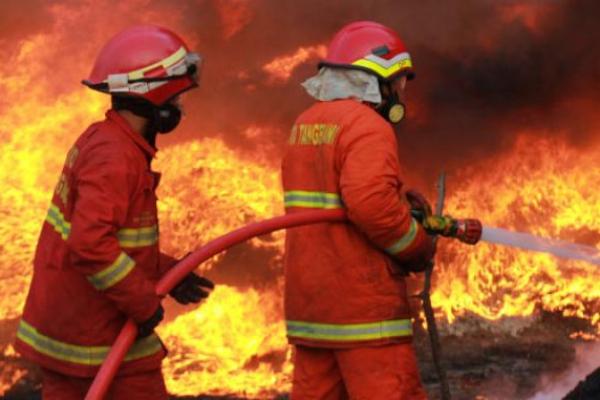  Dini Hari Tadi, Lantai Tiga Gedung Kemensos Kebakaran 
