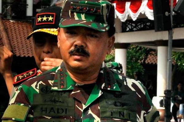 Jajaran TNI diminta membantu Pemda, KPU Daerah, dan Badan Pengawas Pemilu di daerah dalam pelaksanaan tahapan Pilkada sesuai dengan Peraturan KPU Nomor 10/2020.