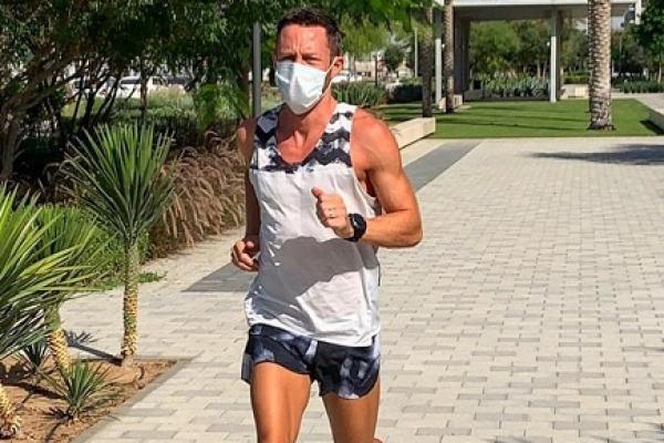 Panduan Olahraga Luar Ruangan: Waktu, Busana Hingga Cara Pakai Masker yang