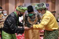 Berkat Progres Kemendes, Gus Menteri Dapat Penghargaan Dari Kesultanan Palembang