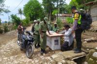 Polisi Kawal Distribusi Logistik Pilkada di Perbatasan RI-Rimor Leste