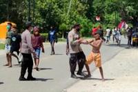  Demo Warga Eks Timor Leste Berujung Pengrusakan dan Pemukulan Anggota Polisi