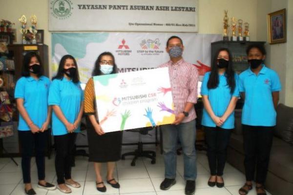 Mitsubishi CSR Children Program Beri Donasi ke 10 Panti Asuhan