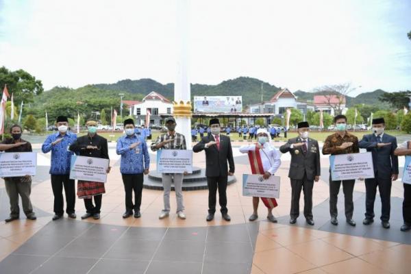 Peringati Hari Bakti Transmigrasi ke-70, Mendes Bagikan Bantuan Pangan dan Kesehatan