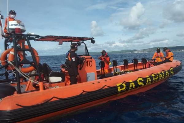 Dua Penumpang Perahu Terbalik di Rote Belum Ditemukan