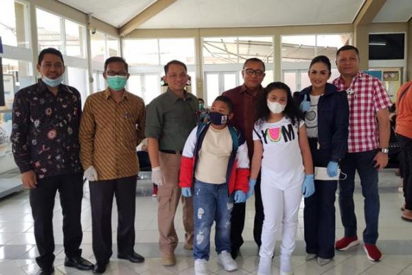 Krisdayanti dan Raul Lemos Jalani Karantina Mandiri di Kupang Bersama 118 WNI 