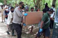 Ditandu Kapolsek Kupang Barat, Kakek 70 Tahun Dimakamkan dengan Prokes