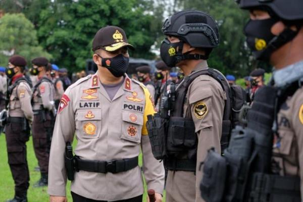  100 Personil Brimob NTT BKO Papua Diberi Penghormatan Khusus