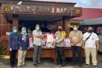  Presiden RI Serahkan Bantuan 1.000 Paket Sembako di Sumba