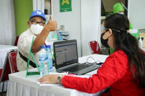 Dukung Vaksinasi di Indonesia, Danone Bagikan Ratusan Ribu Produk AQUA Gratis