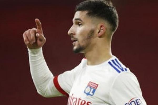 Juventus Bidik Gelandang Lyon Houssem Aouar untuk Musim Panas