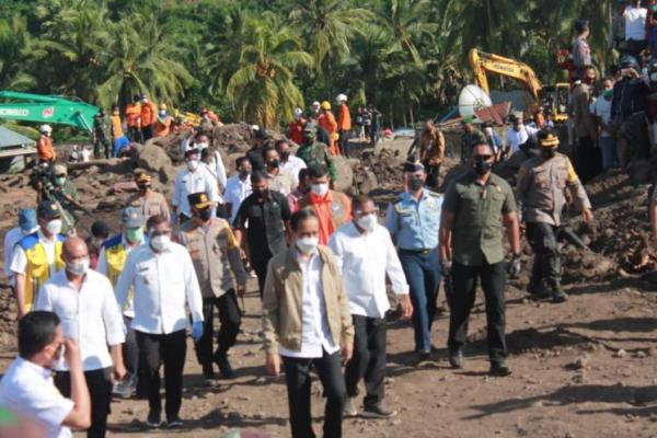 Jokowi Janji Segera Bangun Semua Rumah Korban Bencana di Adonara