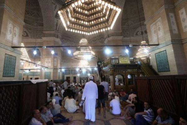 Tunisia Larang Salat Terawih di Masjid Demi Lawan Covid-19