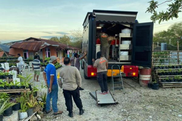 Polres Kupang Kota Siagakan Dapur Umum bagi Korban Bencana di Gereja Eden Kisbaki