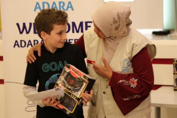 Adara Berikan Bantuan Langsung ke Pengungsi Palestina