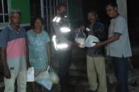 Polres Kupang Bagi Sembako Kepada 25 KK Korban Bencana di Desa Nekbaun