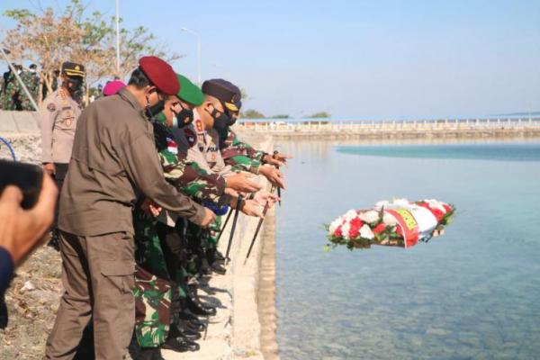 Tabur Bunga di Kupang, Penghormatan Terakhir Kepada ABK KRI Nanggala-402