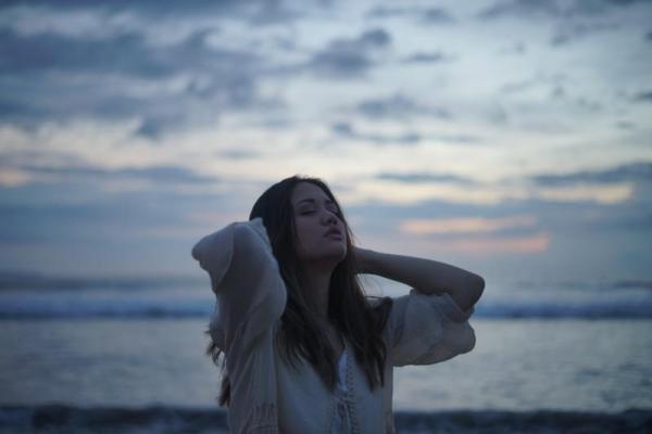 Rindu Tak Berujung Ala Tiara Effendy di Single Memudar