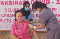 Bhayangkari Polres Sumba Barat Pelopori Vaksinasi Astrazeneca 