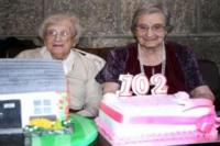 Saudara Kembar Ini Beberkan Rahasia Umur Panjang saat Adakan Ultah ke-100