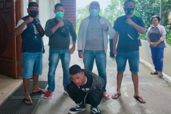 Lagi Sholat, Handphone Guru Ngaji di Flores Malah Dicuri 