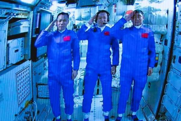 Begini Moment Astronot Pertama Tiba di Stasiun Luar Angkasa China