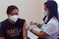 Peringati HUT ke-75 Bhayangkara, Polsek Rote Barat Layani Vaksin Gratis