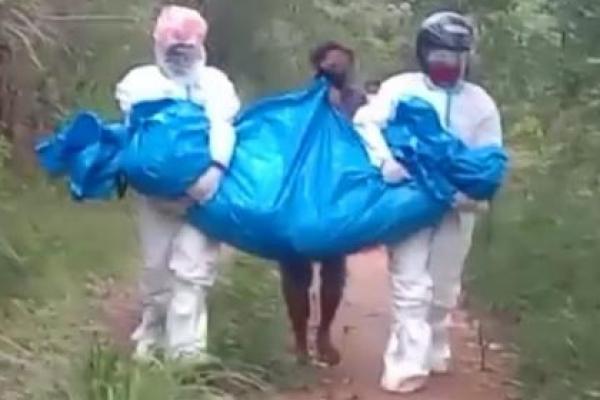 Pasien Covid-19 Meninggal Lalu Digendong Ke Kuburan Viral di Media Sosial