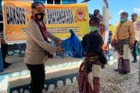 Polda NTT Salurkan Ratusan Paket Sembako di Amarasi Selatan