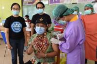 Wali Kota Kupang dan Keluarga Jalani Vaksinasi Covid-19