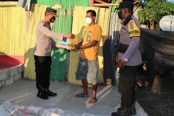 Bansos Polisi Disalurkan dari Rumah ke Rumah di Kota Kupang