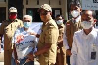  Wali Kota Kupang Serahkan Bantuan Beras dan Bantuan Sosial Tunai 