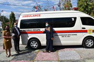 Wali Kota Kupang Serahkan Kendaraan Operasional Dua Puskesmas 