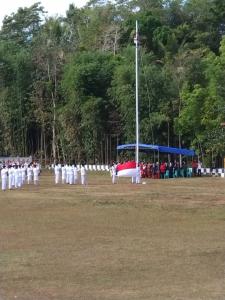 Tali Bendera Putus, Warga Sumba Panjat Tiang Selamatkan Tali Bendera