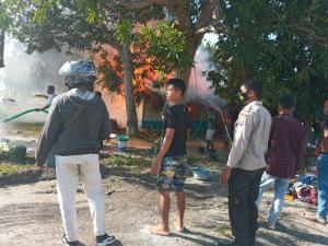 Berawal Percikan Api Korsleting Listrik, Rumah Warga Kupang Hangus Terbakar