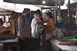 Wawali Kota Kupang dan Kapolres Pantau Kepatuhan PPKM Level IV di Pasar 