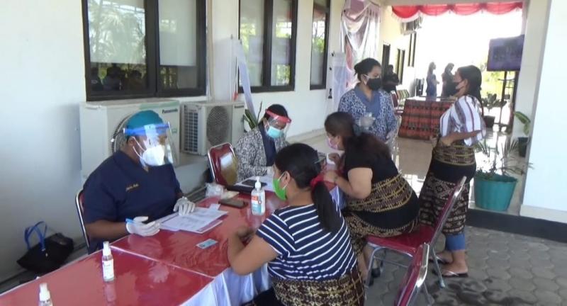 Vaksin bagi ibu hamil mulai digelar di Kupang, Nusa Tenggara Timur (NTT). Sebanyak 60 orang ibu hamil di Kota Kupang, disuntik vaksin Covid-19 jenis Sinovac.