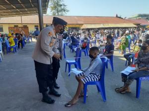 Membludak, Vaksinasi Merdeka Milenial Tahap I di Sumba Barat Tembus 1.375 Orang
