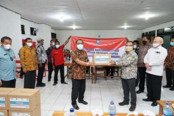 Salurkan Bantuan Masker, Kemendagri Harap FKUB Papua Bantu Sosialisasi Penerapan Prokes