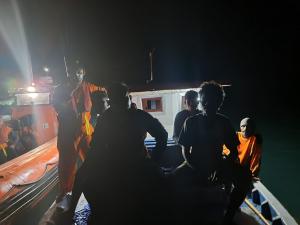 Perahu Mati Mesin, Empat Nelayan Asal Kupang Nyaris Tenggelam