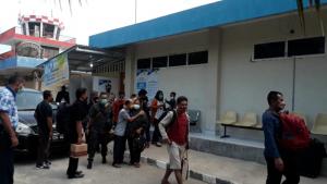 Lima Tersangka Korupsi di Sumba Timur Diterbangkan ke Kupang