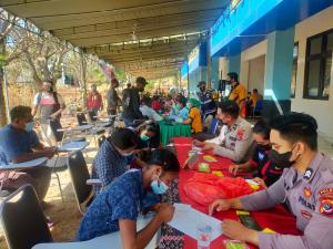 Polres Kupang Kota Gandeng GAMKI NTT-GMKI Kupang Gelar Vaksin Merdeka di Kampus IAKN Kupang